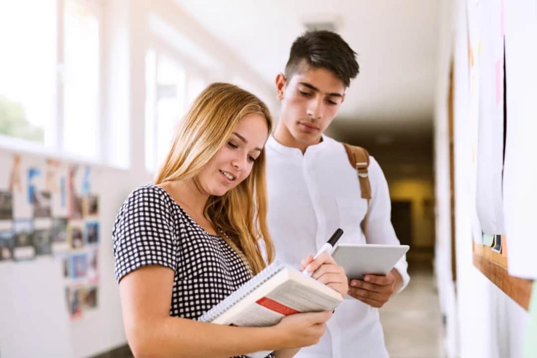 Nauka w szkole policealnej: kompletny poradnik dla przyszłych uczniów