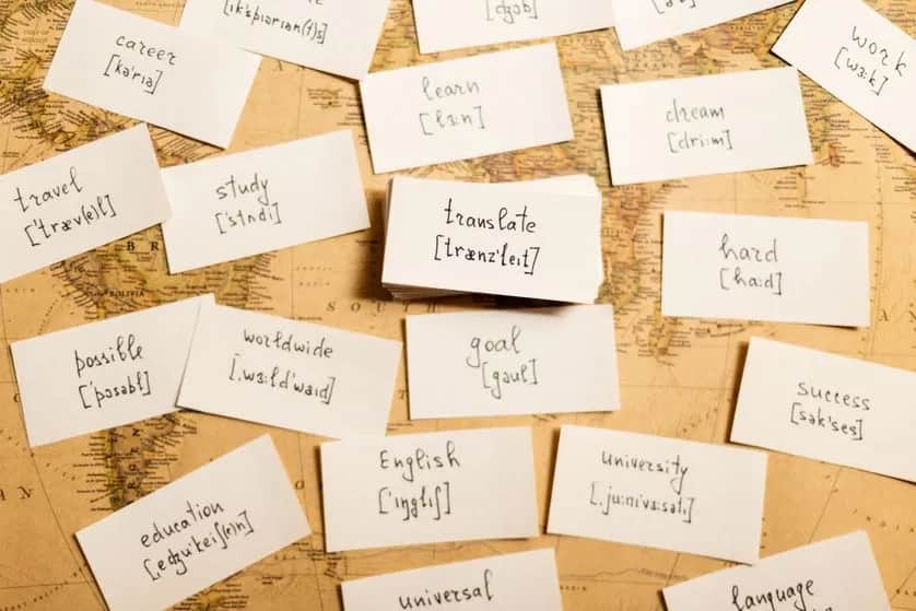 Skuteczne sposoby jak zrobić fiszki do nauki języka - praktyczny poradnik