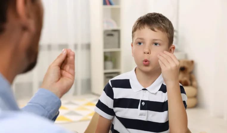 Jak pomóc dziecku z dysleksją – skuteczne metody wsparcia i nauki