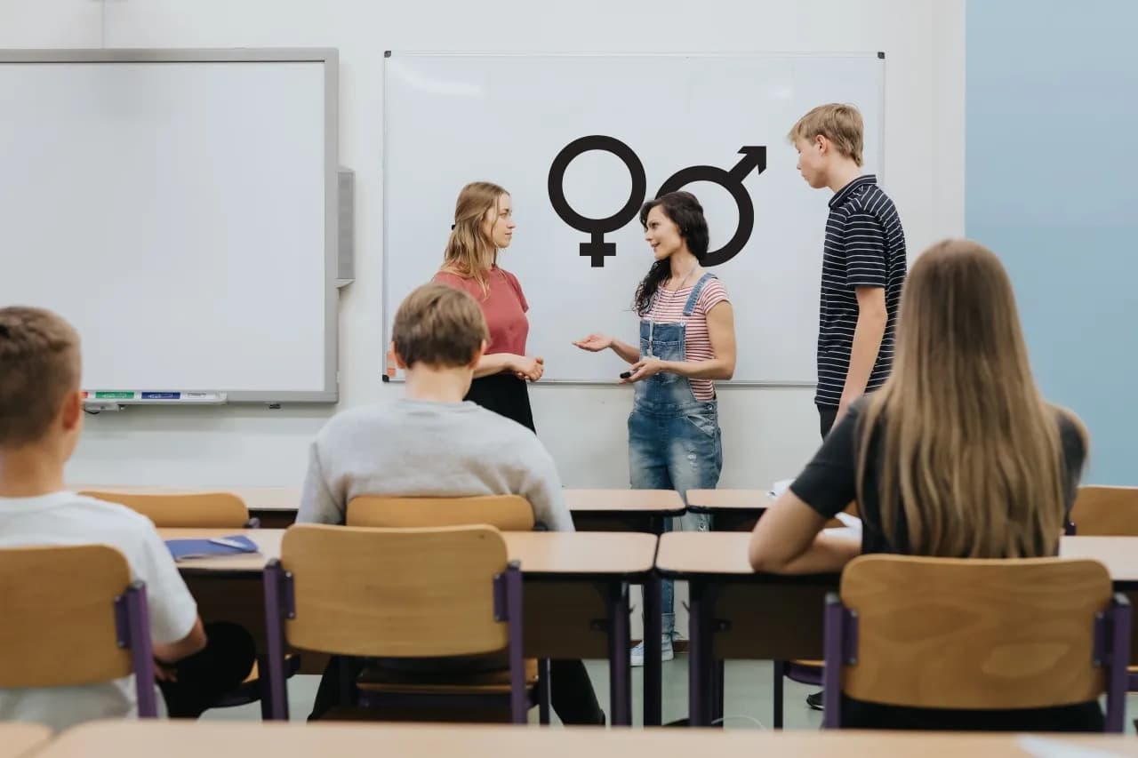 Co znika z programu nauczania? Szokujące zmiany w szkołach Co znika z programu nauczania? Szokujące zmiany w szkołach