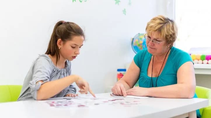 Czy nauczyciel może odmówić nauczania indywidualnego? Prawa i obowiązki