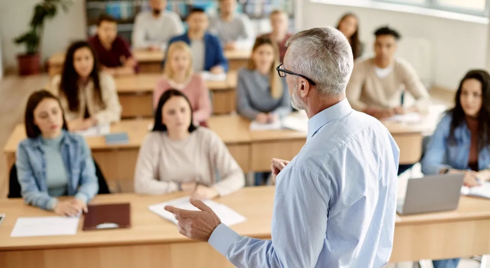 Czy można iść na studia bez matury? Odkryj alternatywy i wyjątki
