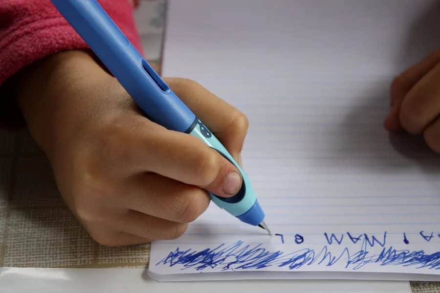 Jakie pióro do nauki pisania wybrać dla dziecka: kompletny poradnik