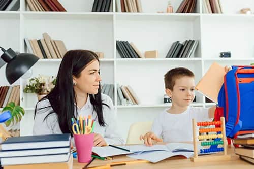 Nauczanie indywidualne ile godzin? Poznaj dokładne zasady i limity czasu nauki