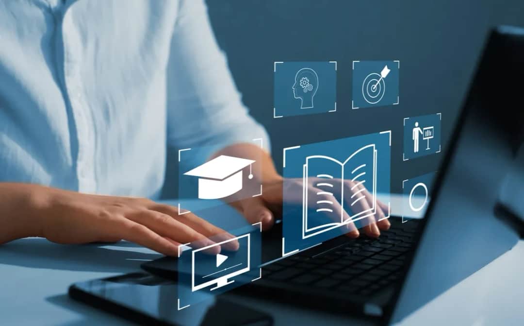 Nauczanie zdalne w Polsce: Kiedy się zaczęło i jak się zmieniało?