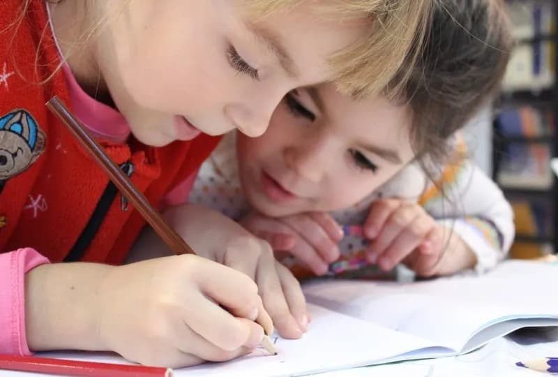 Jak dobrać oświetlenie do nauki w domu, aby uniknąć zmęczenia wzroku